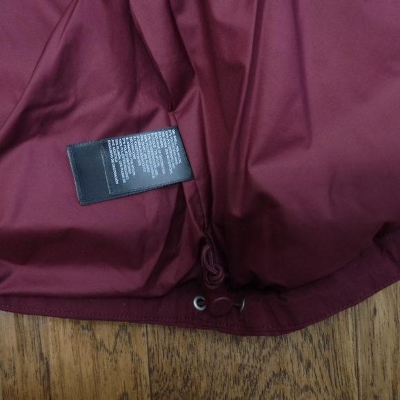 The North Face 550 Burgundy Color Hoodie Down Puffer Jacket - Picture 10 of 10